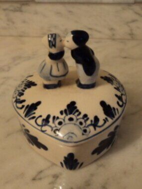 vintage Delft blue trinket box